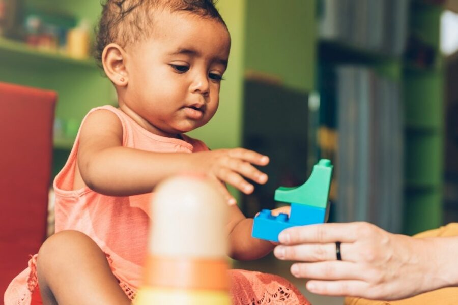 brincadeiras para bebê de 8 meses